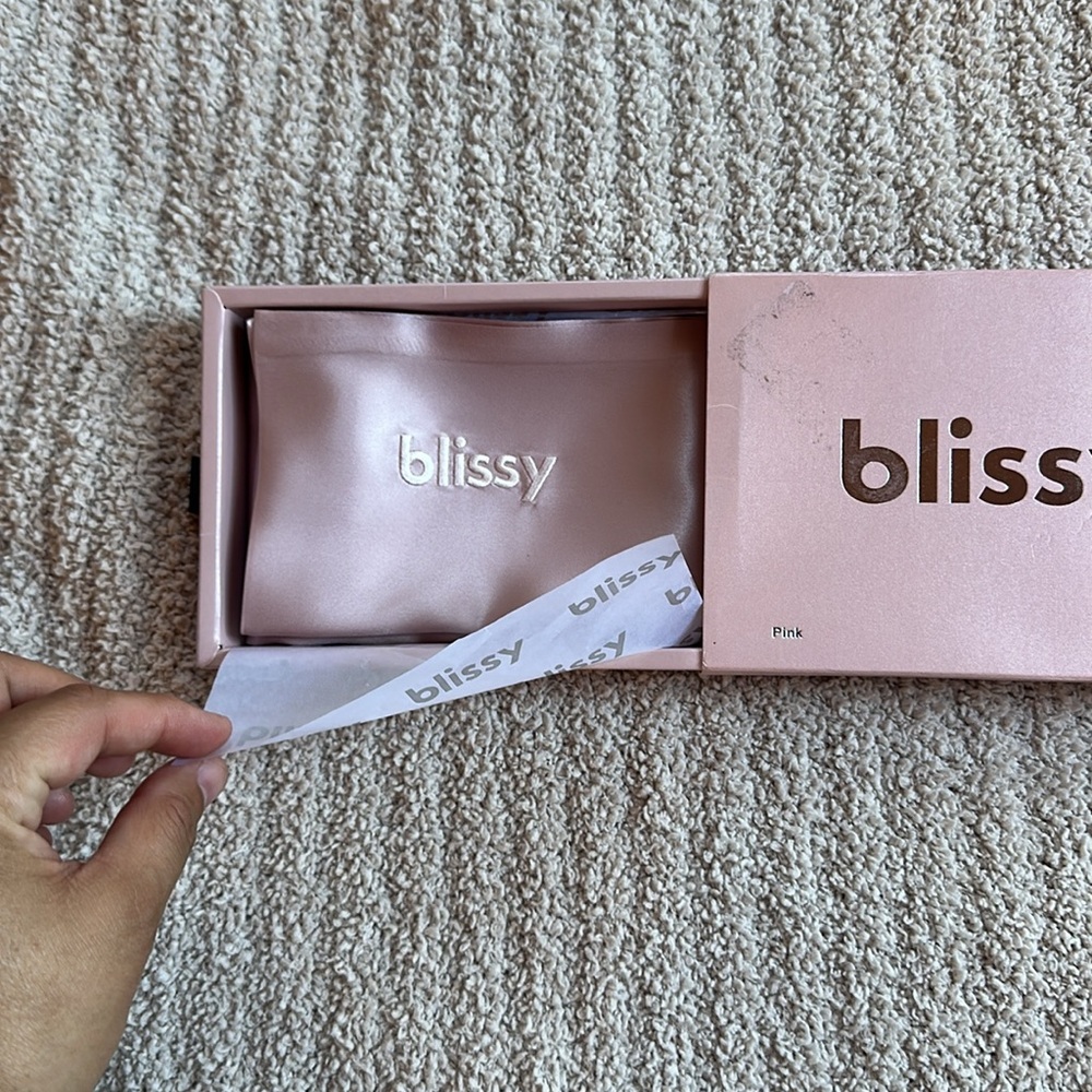 BLISSY Mulberry Silk Pillowcase in Pink Standard - Picture 3 of 5